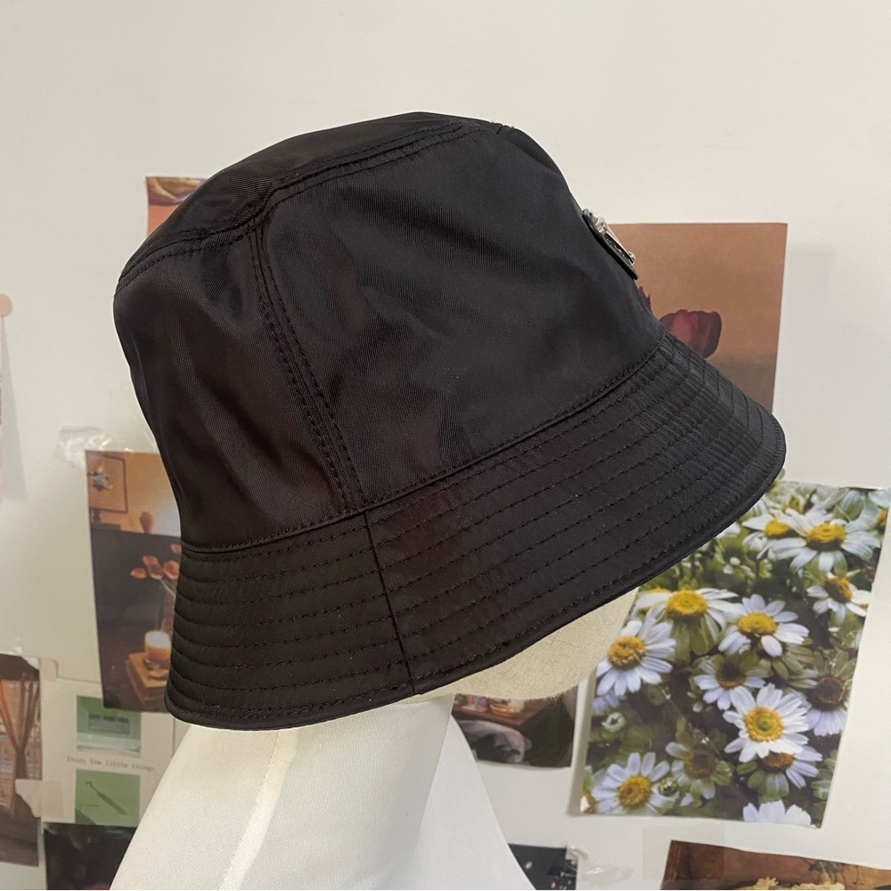 Prada Black Logo Triangle Re-Nylon Bucket Hat - Picture 4 of 6